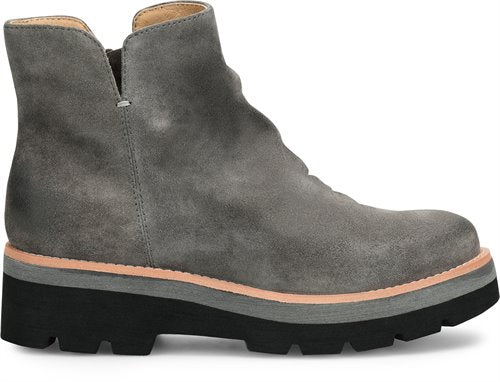 style-savvy slouch boot with luxe water-defying leathers, sealed seams, a cozy lining and a grippy lug sole