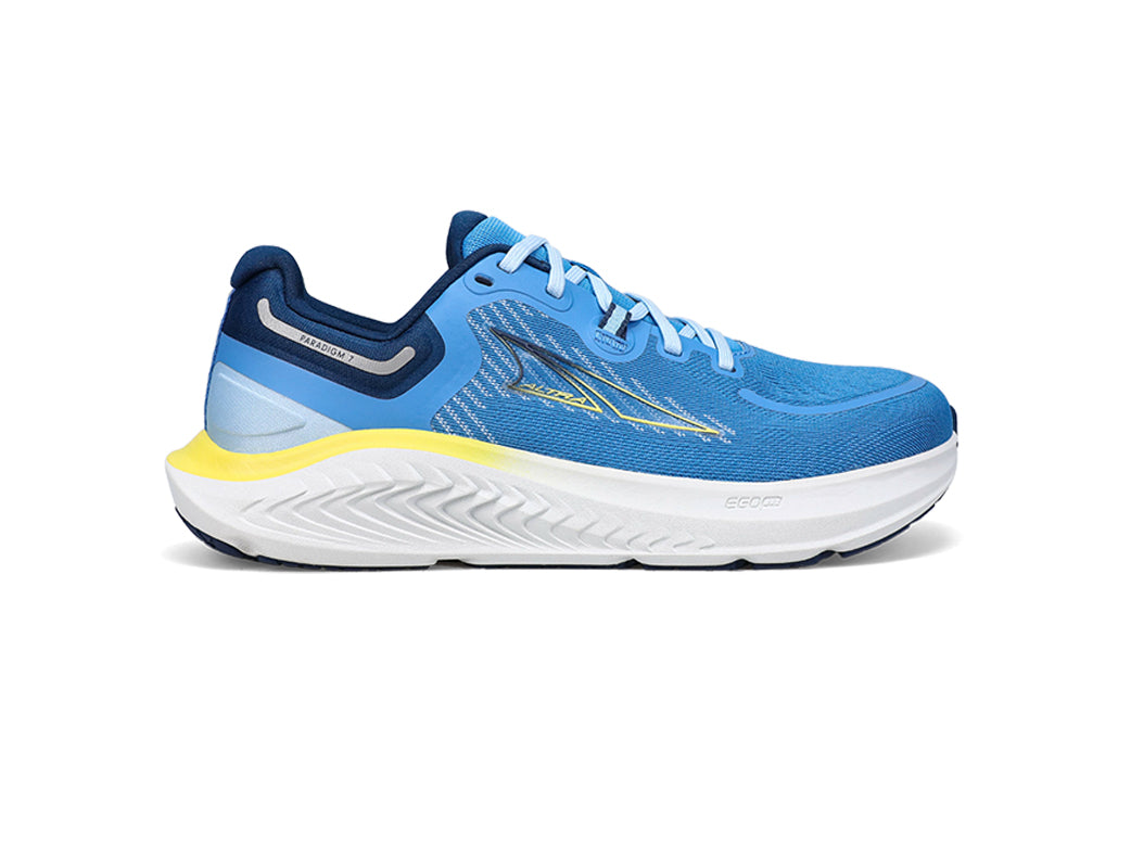 Standard FootShape™ Fit, designed for natural foot position