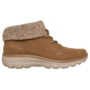 Brown winter boot with knitted cuff on a white background