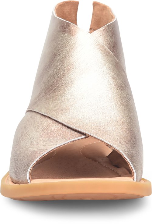BORN Iwa Women's Light Gold Metallic Leather Full Coverage, Back Zip Sandal BR0018470
